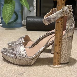 ***Brand New In Box*** White and Tan Snakeskin Platform Heel